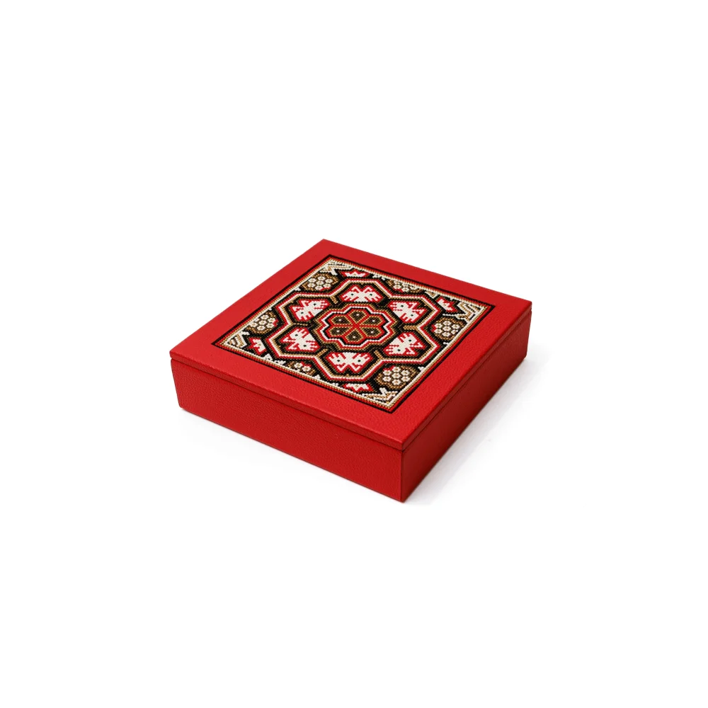Caja Cuadrada Grande con Huichol Rojo Ferrari