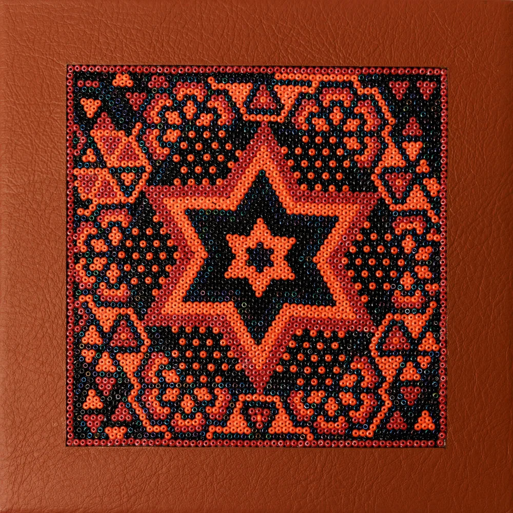 Caja Cuadrada Grande con Huichol Tabaco