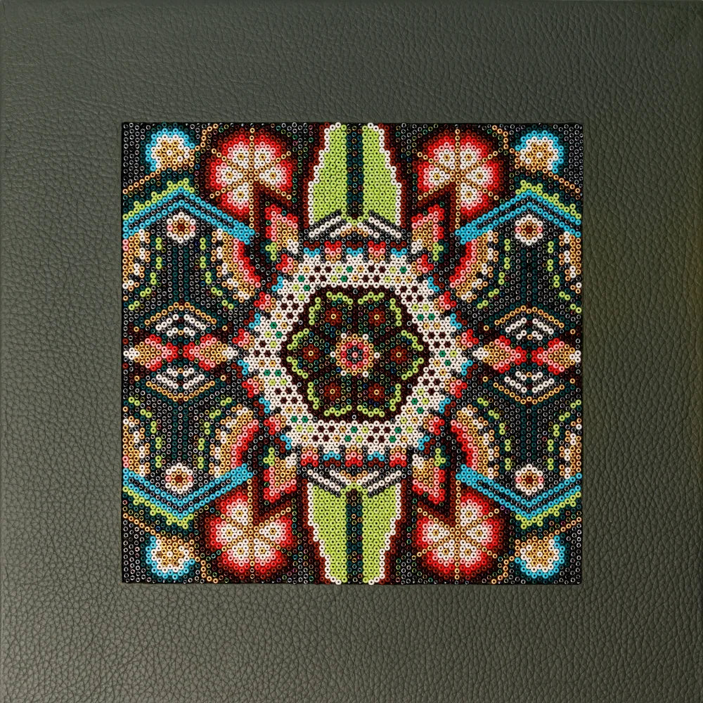 Caja Cuadrada Grande con Huichol Verde Olivo