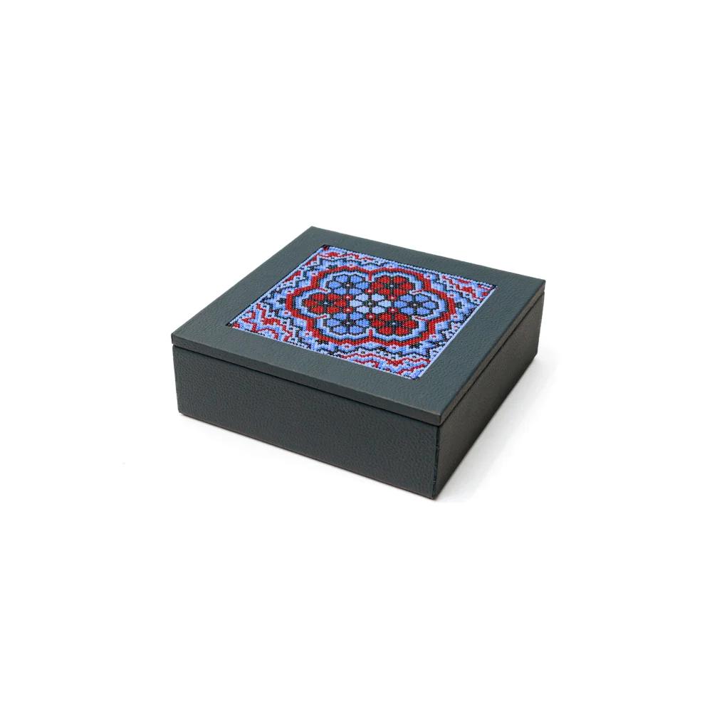 Caja Cuadrada Mediana con Huichol