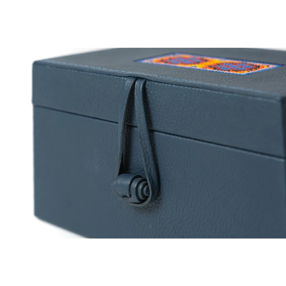 Caja Cubilete y Cartas con Huichol - Juegos