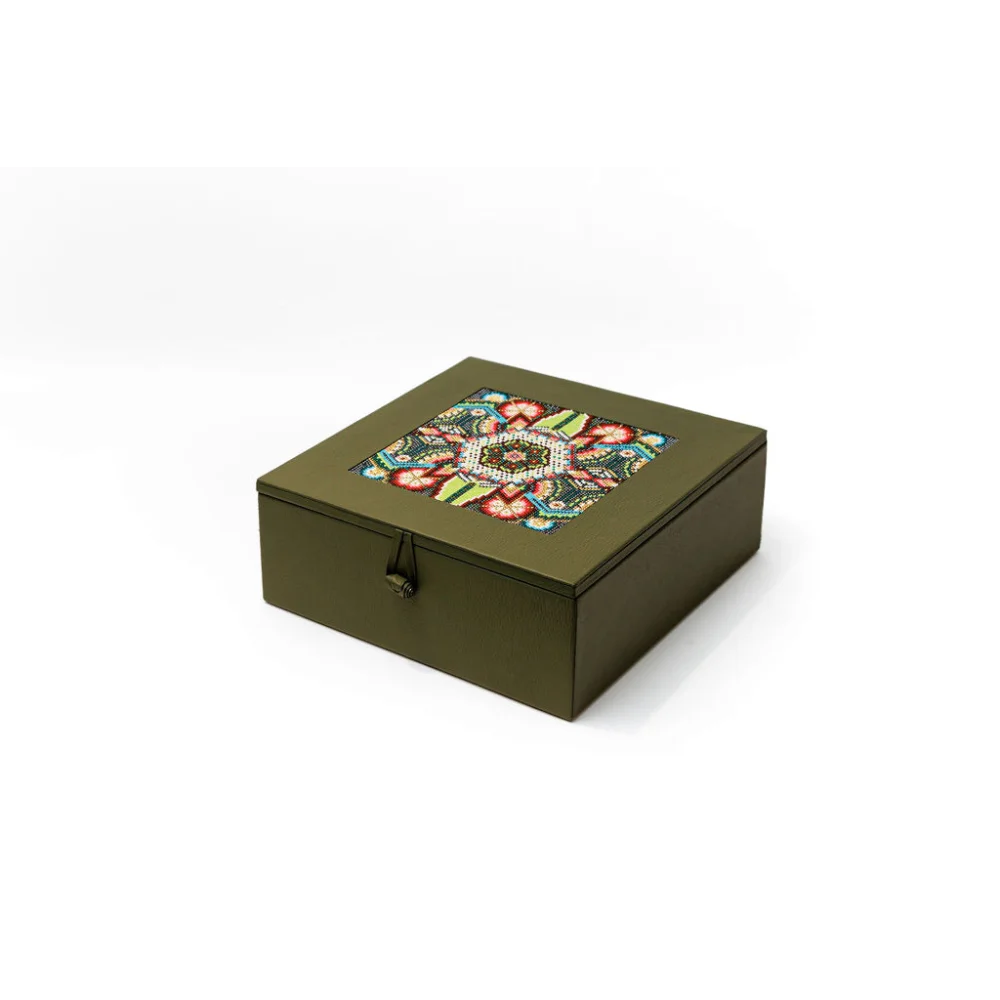 Caja de Té Nudo 9 Div con Huichol - Huichol / Verde Olivo - Té