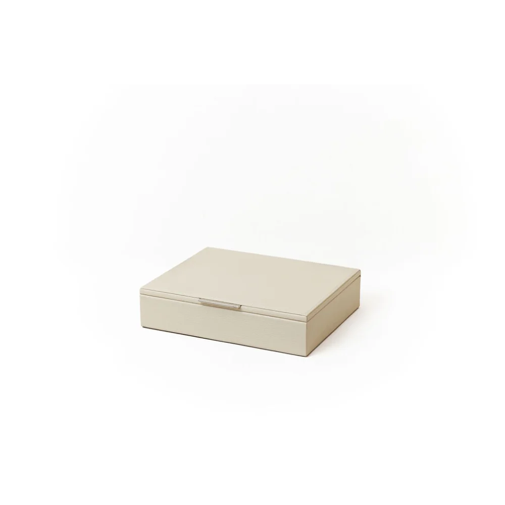 CAJA GRANDE CON HERRAJE