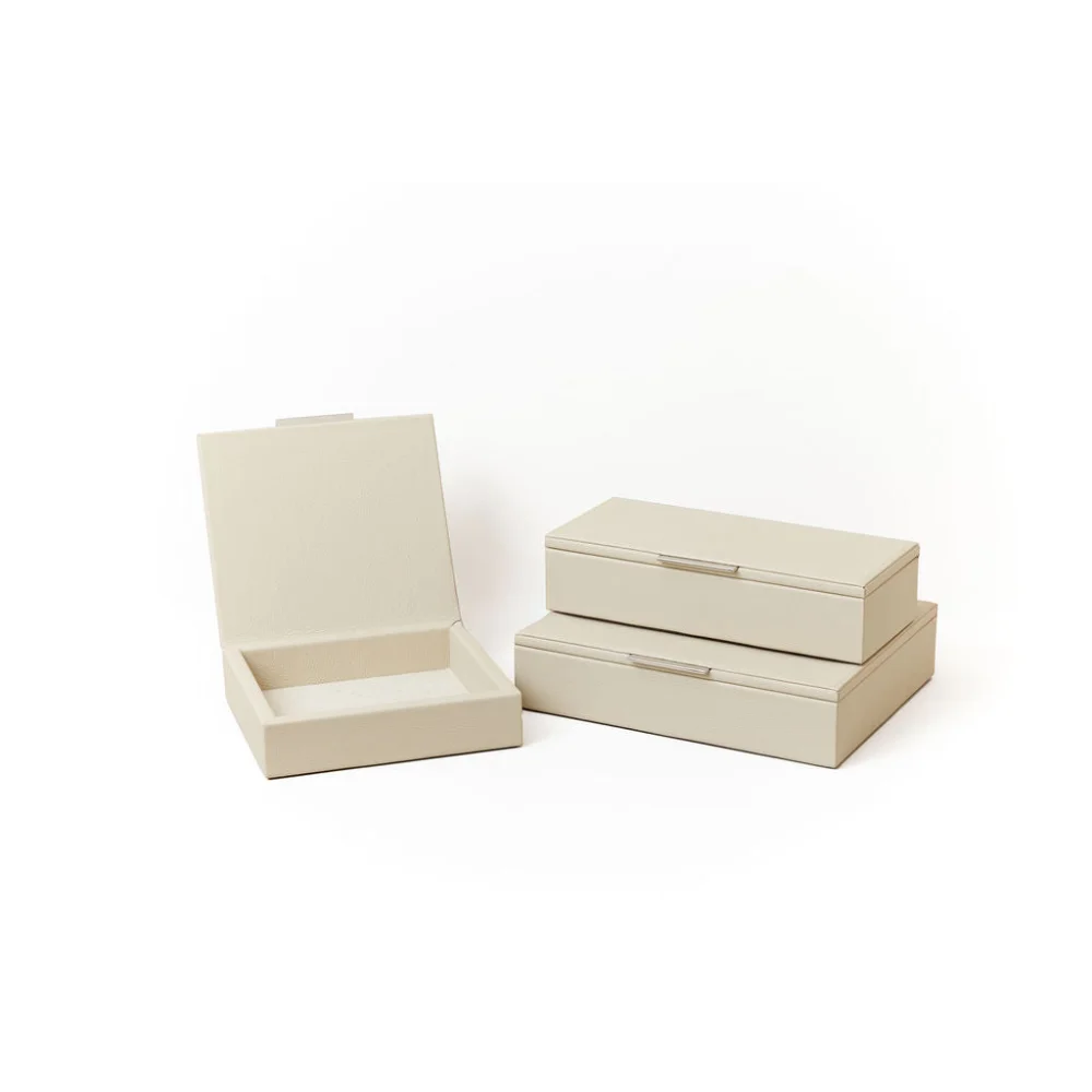 CAJA GRANDE CON HERRAJE