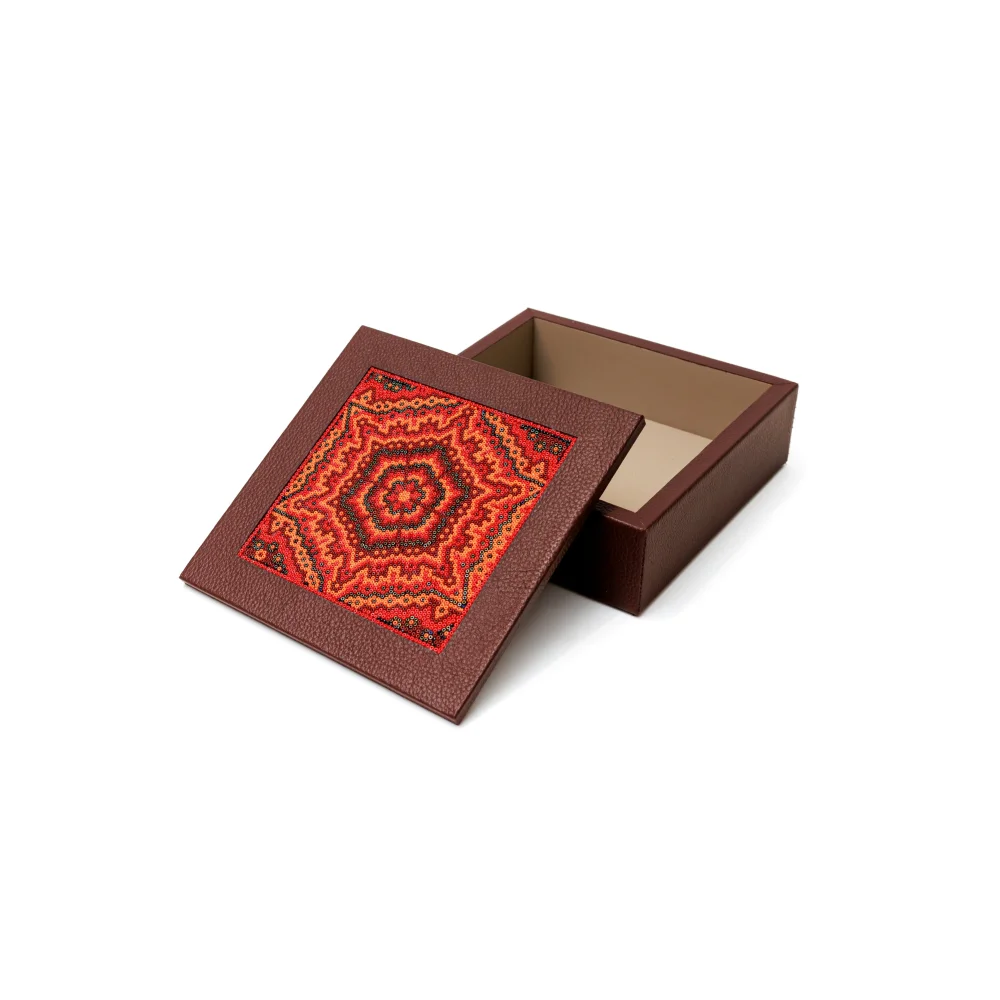 Caja Cuadrada Grande con Huichol