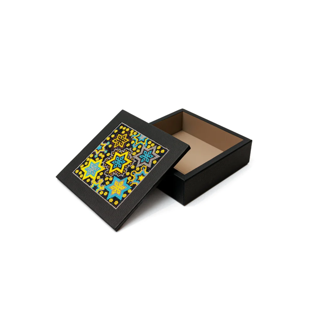 Caja Cuadrada Mediana con Huichol