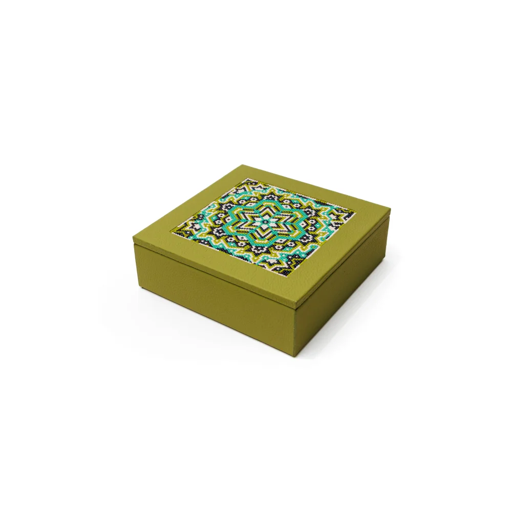 Caja Cuadrada Mediana con Huichol - Verde Limón
